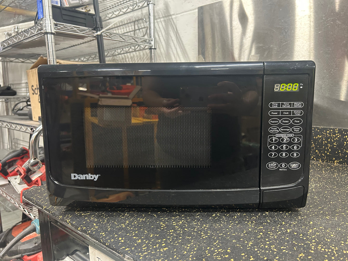 Danby Countertop Microwave (0.7 cubic ft capacity, Model DMW7700BLDB)