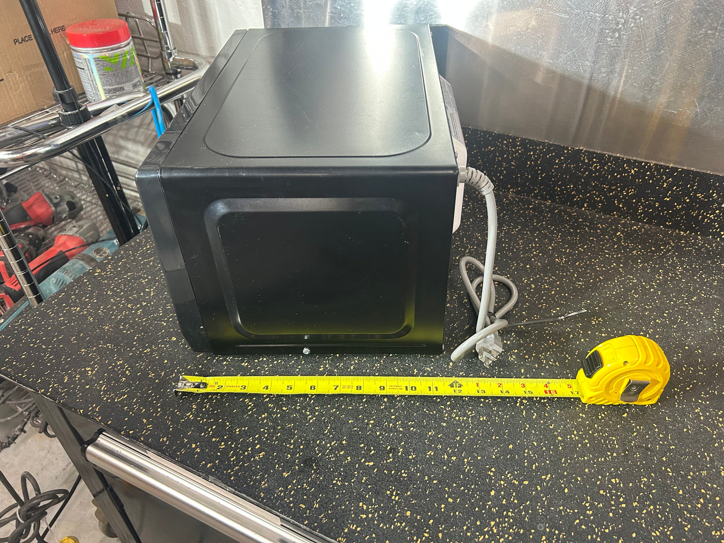 Danby Countertop Microwave (0.7 cubic ft capacity, Model DMW7700BLDB)