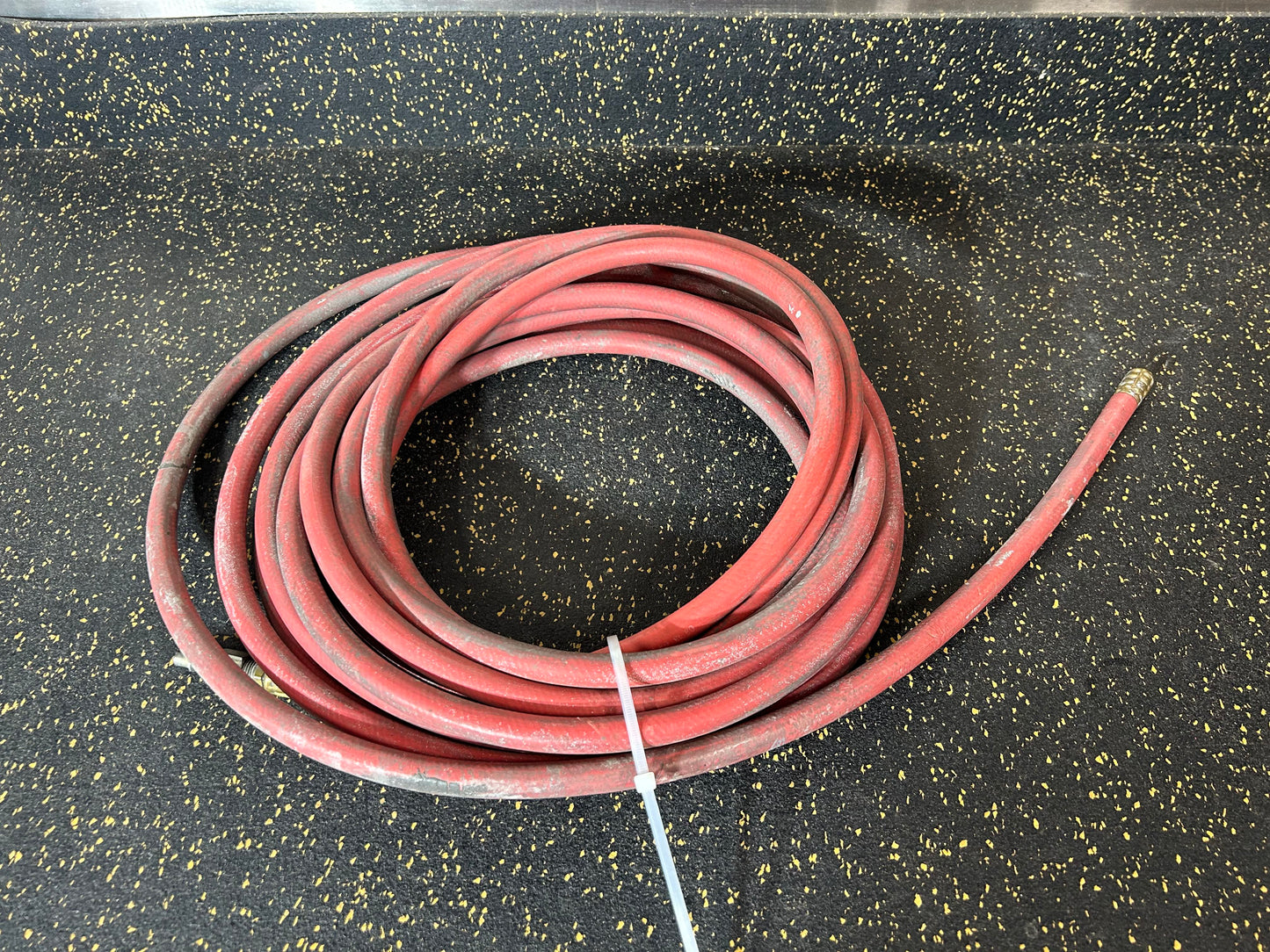 35-Foot Goodyear Horizon 5/16” Diameter Air Hose with 1 Male Fitting ONLY (250 PSI Working Pressure)