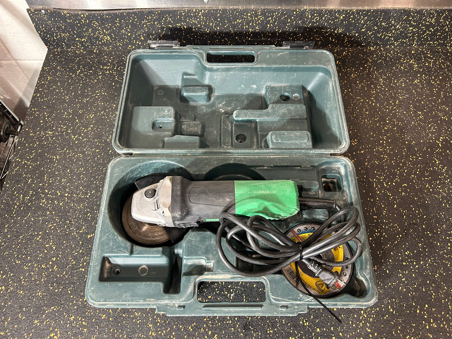 Metabo HPT (G12SR4) 4-1/2” 6.2 Amp Disc/Angle Grinder (w/ Guard, Case, & 3 NEW Klingspor Kronenflex EDGE 4-1/2” Cut-Off Wheels)