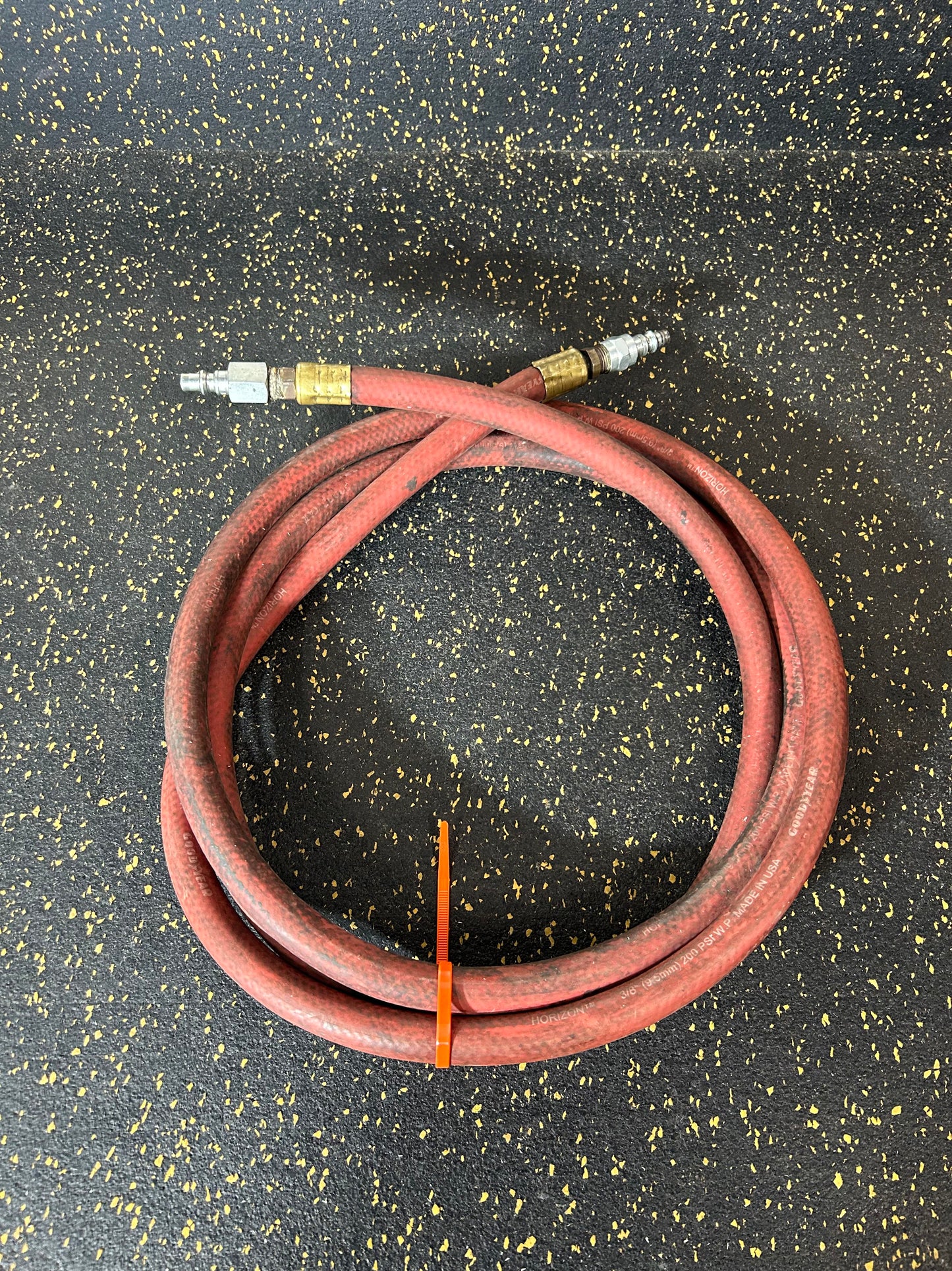 8-Foot Goodyear Horizon 3/8” Diameter Air Hose with Male/Male Fittings (200 PSI Working Pressure