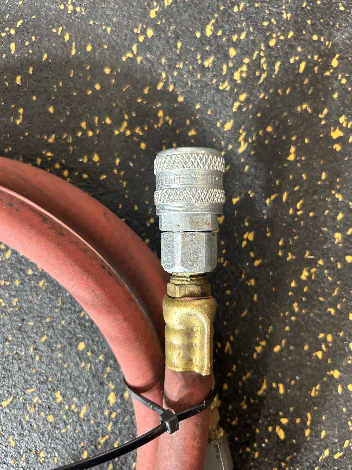 4.5-Foot 3/8” Diameter Air Hose with Male/Female Fittings
