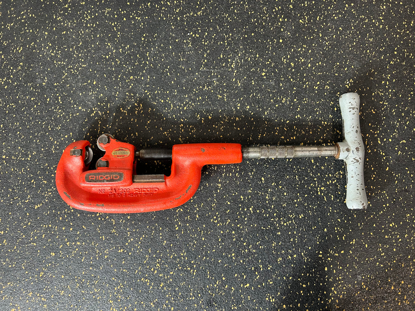 RIDGID Heavy-Duty Pipe Cutter, Model 2A/202 (1/8” to 2” Capacity)