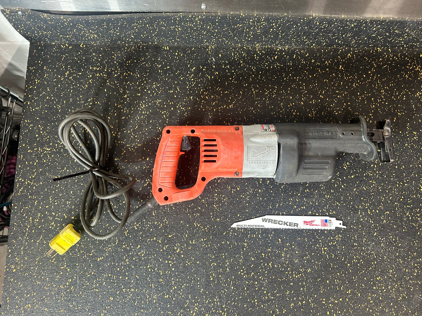 Milwaukee 12-Amp Heavy-Duty Reciprocating Saw (Sawzall) – w/ New Multi-Material Wrecker Blade