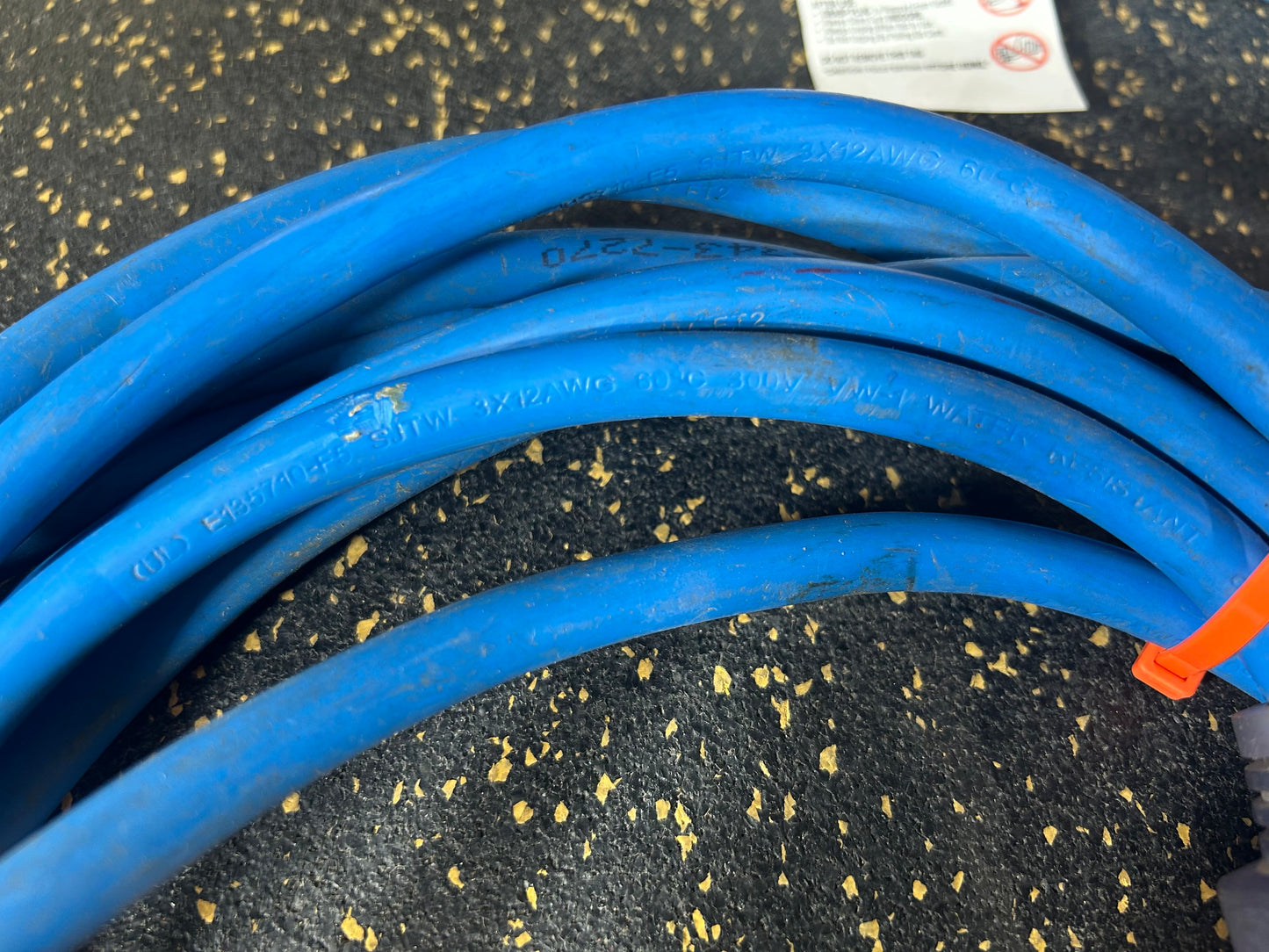 25-Foot Outdoor Extension Cord (3-Prong, 12 AWG, Water-Resistant)