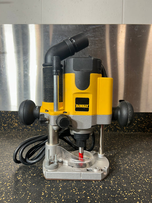 DEWALT DW621 2 HP EVS Plunge Router (120V Corded 10-Amp)