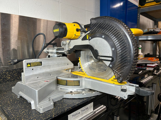 DEWALT DW718 12” Double Bevel Sliding Compound Miter Saw (120V Corded 15-Amp) – COMES WITH 3 BLADES