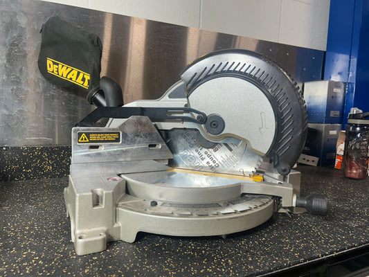 DEWALT DW703 10” Compound Miter Saw (120V Corded 15-Amp) – COMES WITH 3 BLADES