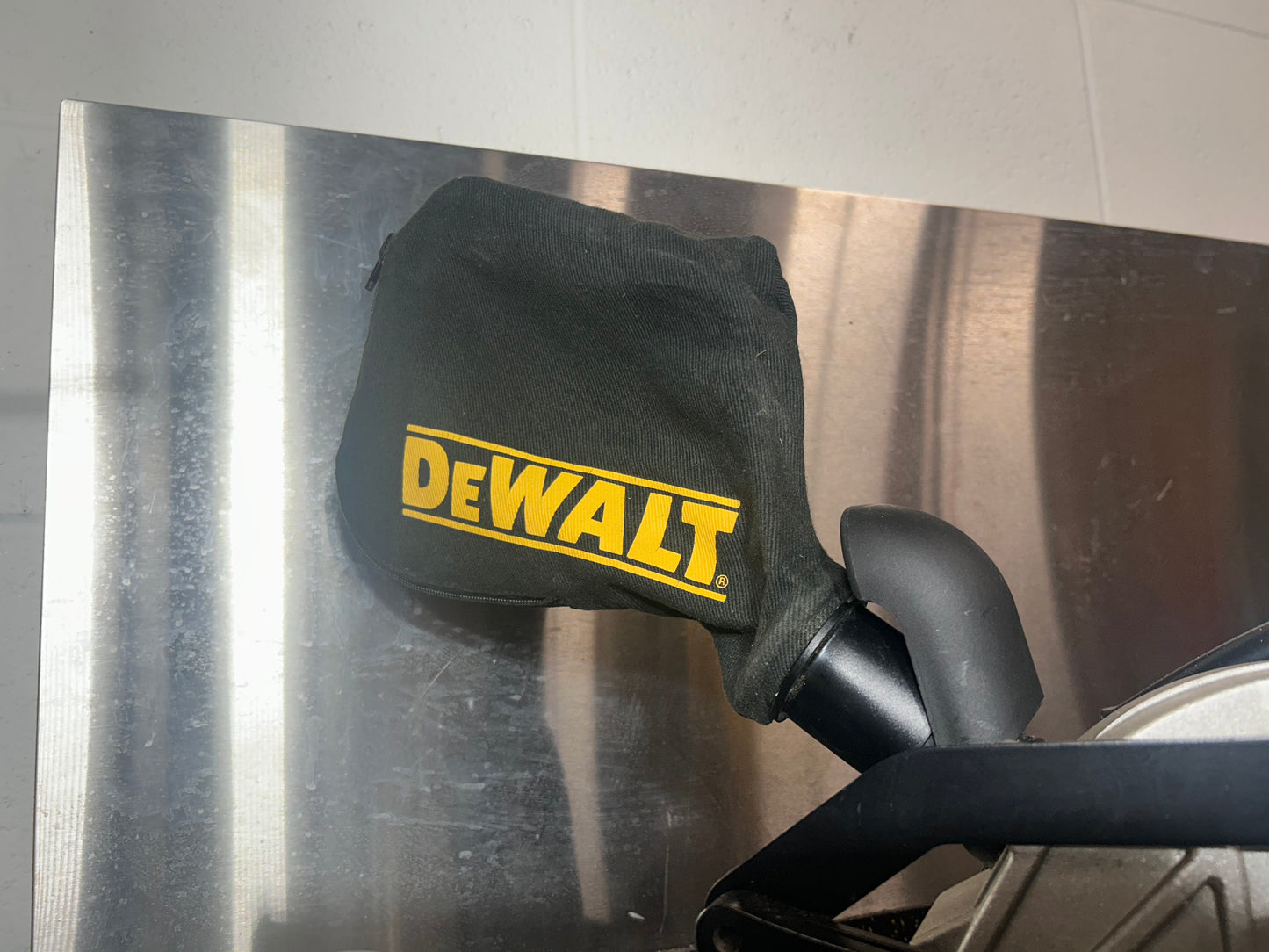 DEWALT DW703 10” Compound Miter Saw (120V Corded 15-Amp) – COMES WITH 3 BLADES