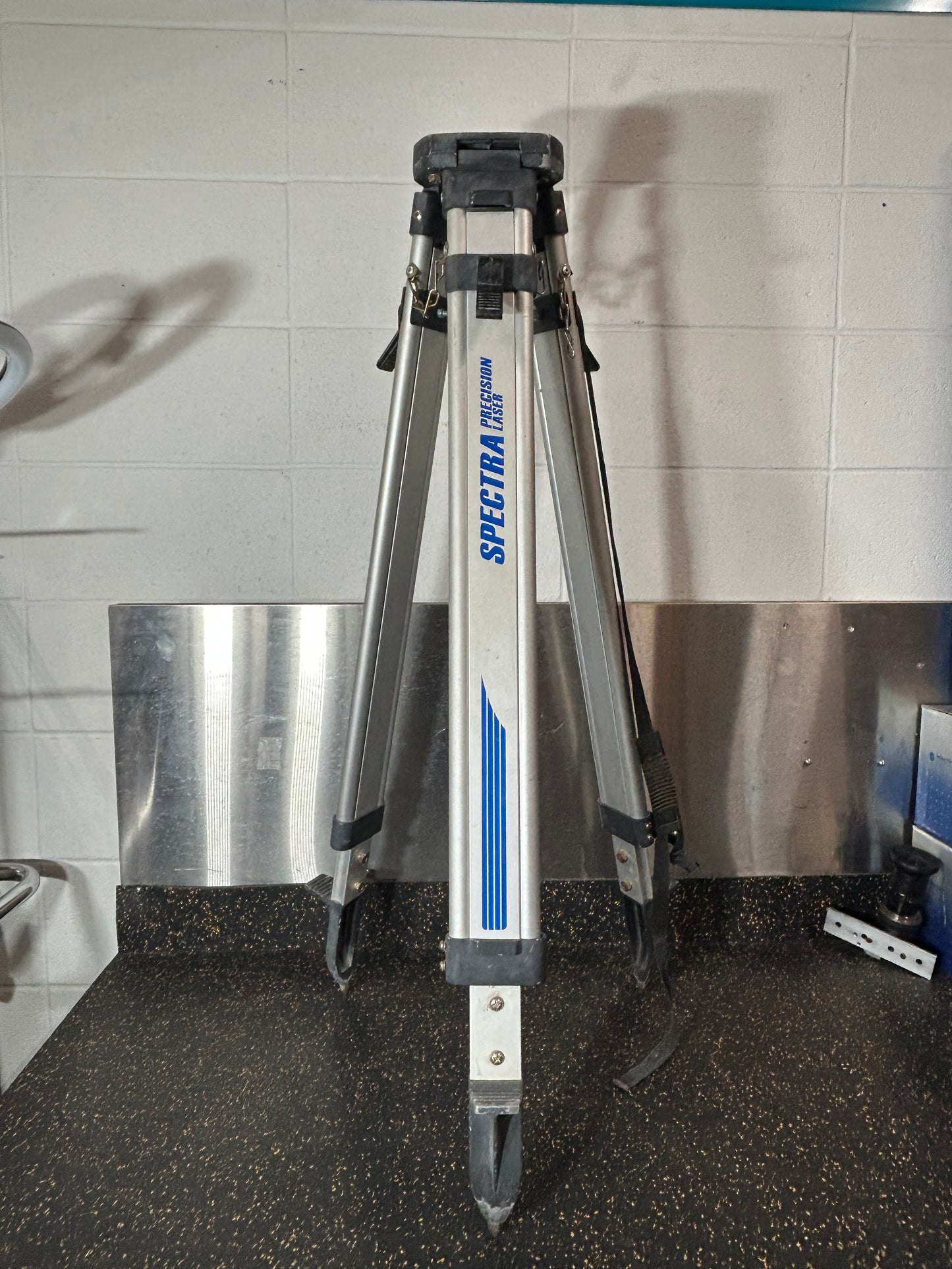 Spectra Precision LL500 Laser Level w/ HL700 Laser Receiver, Tripod, & Telescopic Rod