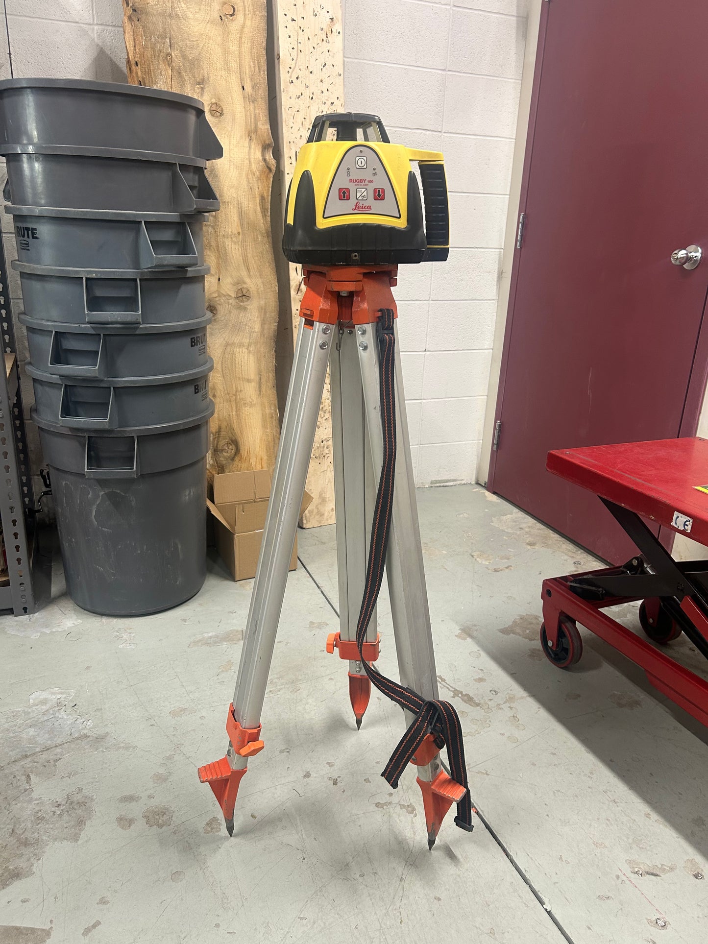 Leica Rugby 100 Laser Level w/ Rod Eye Classic Laser Receiver & Tripod – RELIABLE & DURABLE
