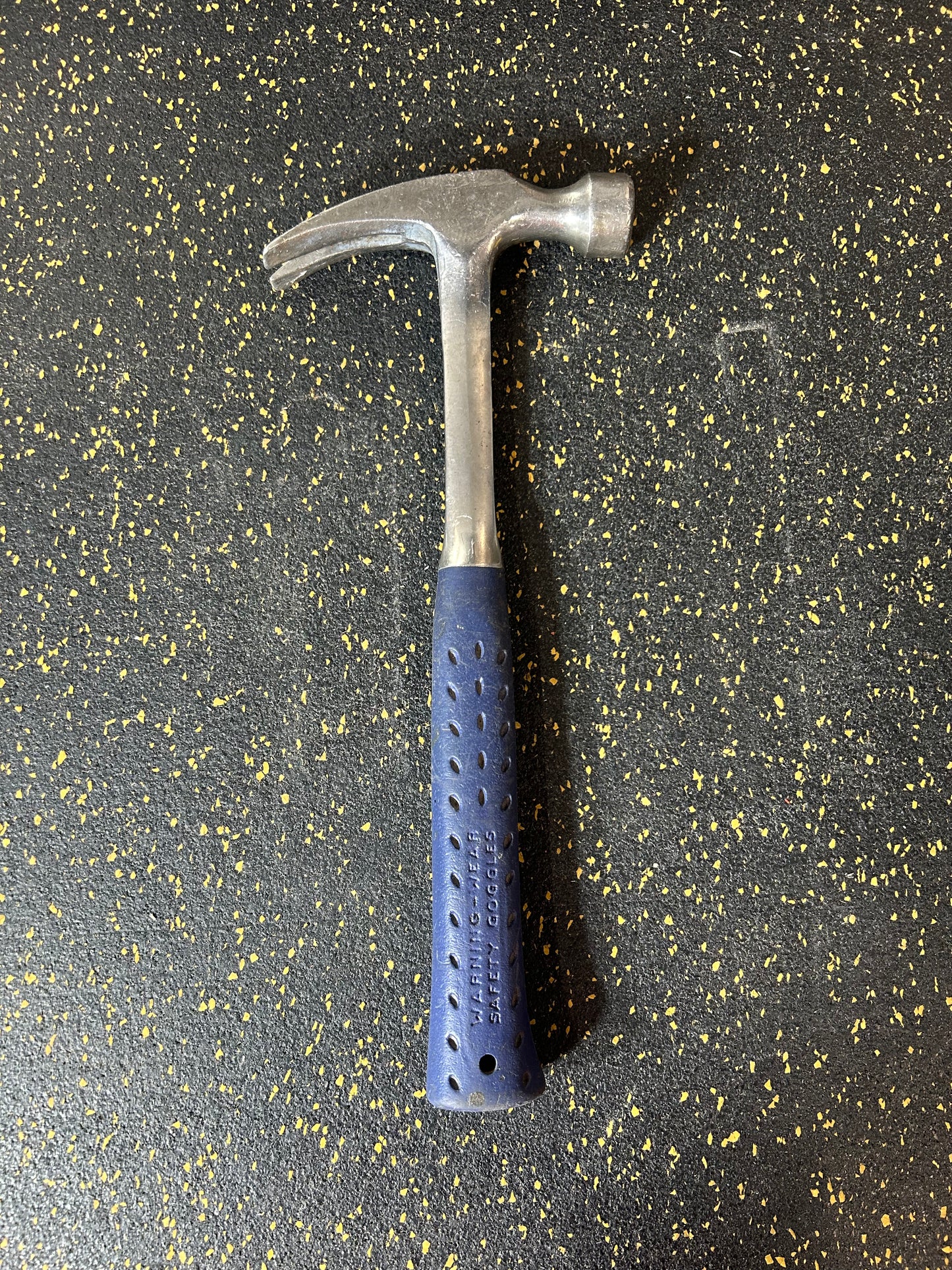 Estwing 22oz Smooth-Faced Framing Hammer (Long Handle, Straight Rip Claw, Shock Reduction Grip) – Model E3-22SR
