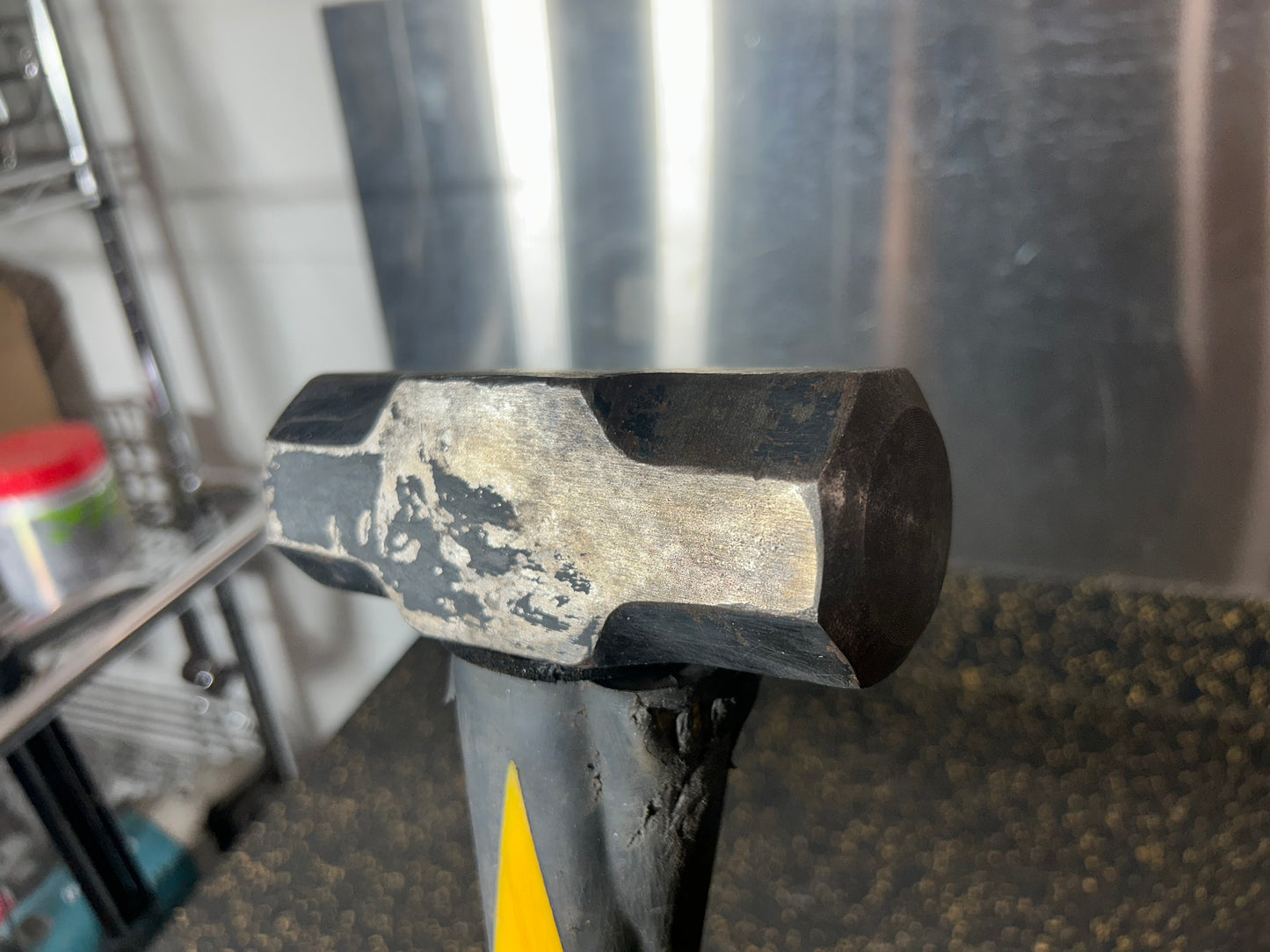 Roughneck 6 lb (2.7 kg) Sledgehammer with Durable Fibreglass Handle (ROU65627) – 35” Total Length