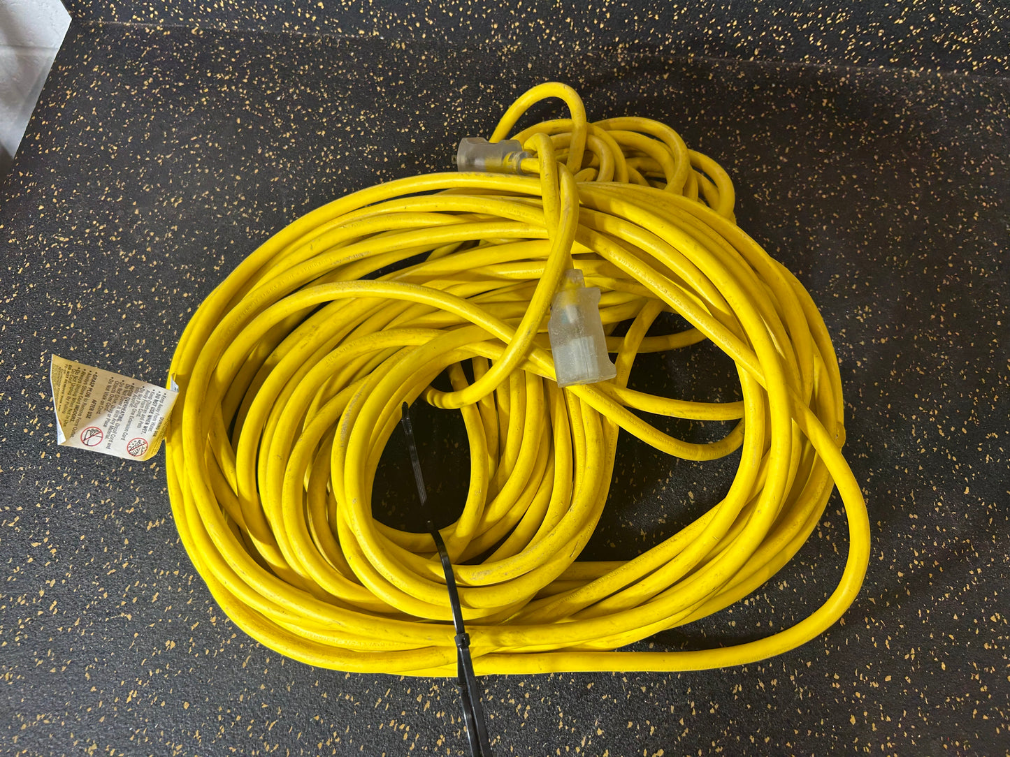 100-Foot Extension Cord (3-Prong, 12 AWG, Water-Resistant)