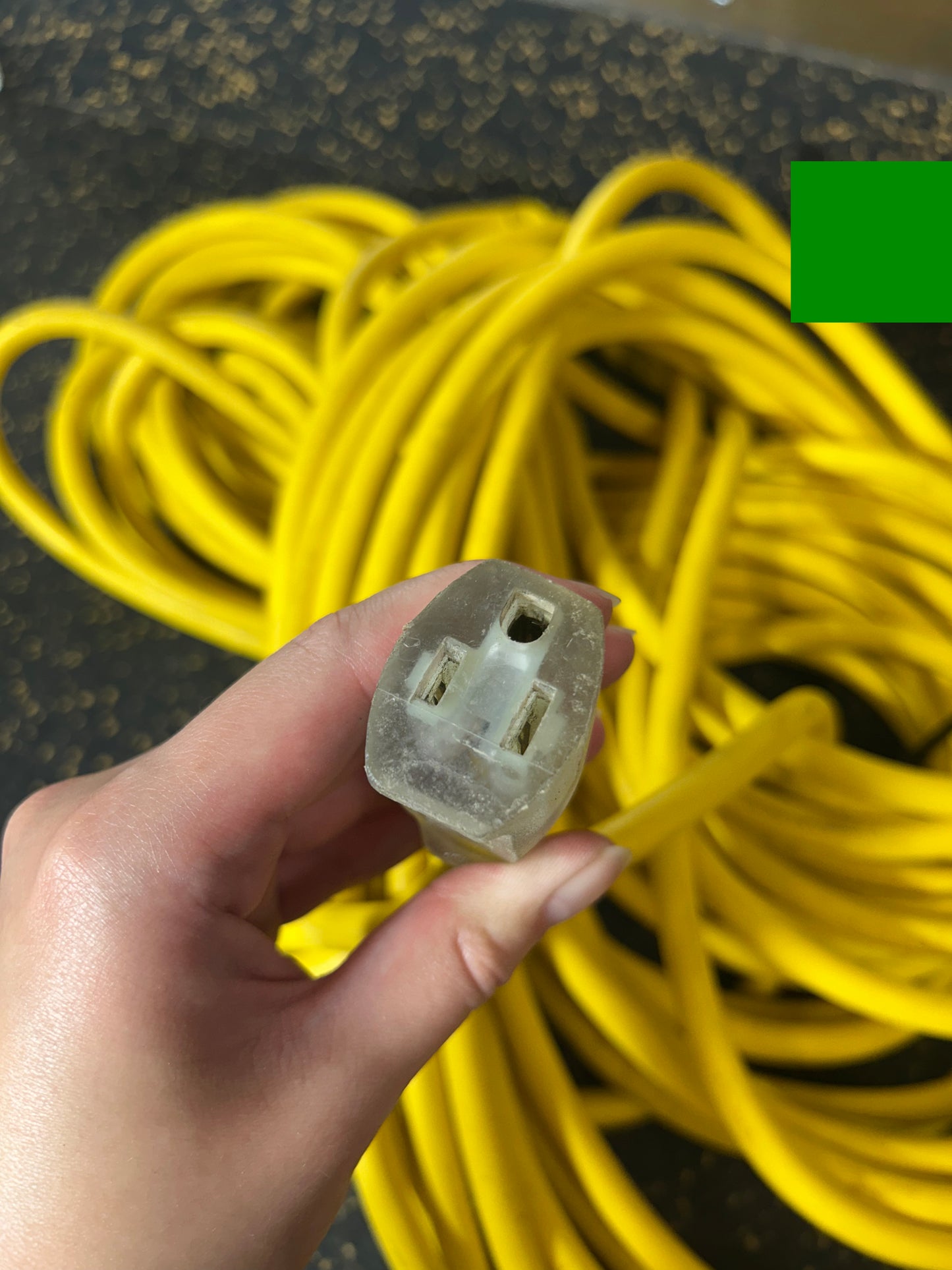 100-Foot Extension Cord (3-Prong, 12 AWG, Water-Resistant)