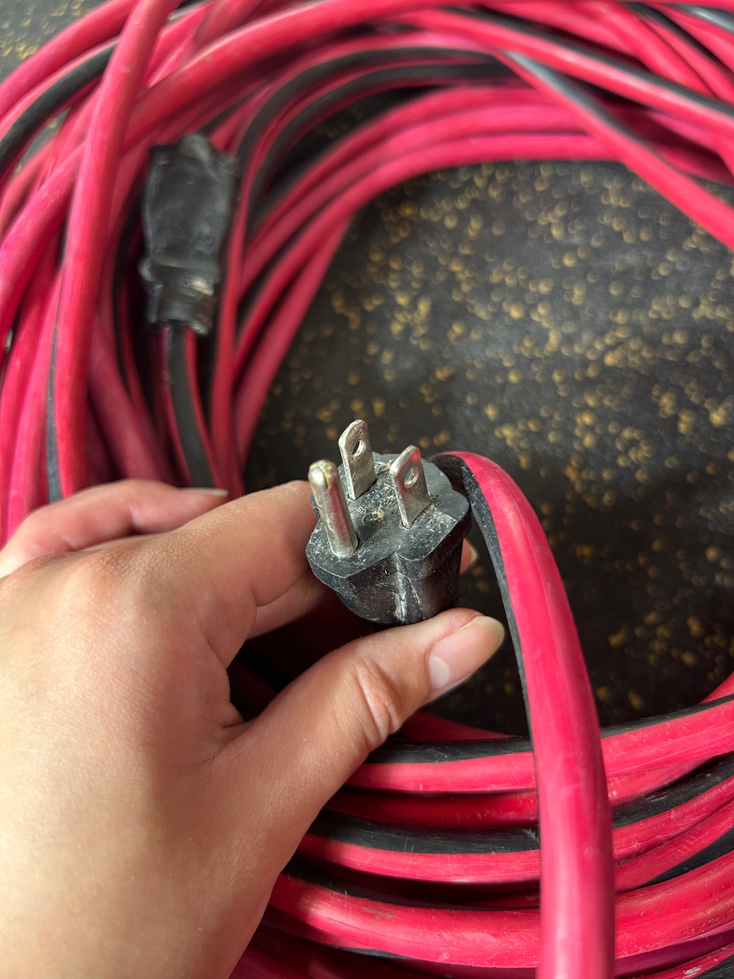 100-Foot Outdoor Extension Cord (3-Prong, 14 AWG, Water-Resistant)