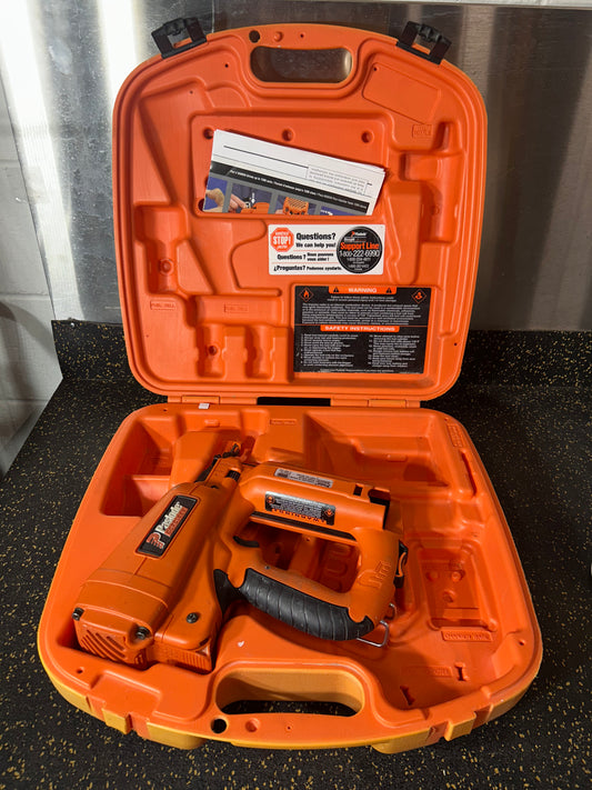 Paslode IM200F18 Cordless 18-Gauge Finish Nailer (comes with hard carrying case!)