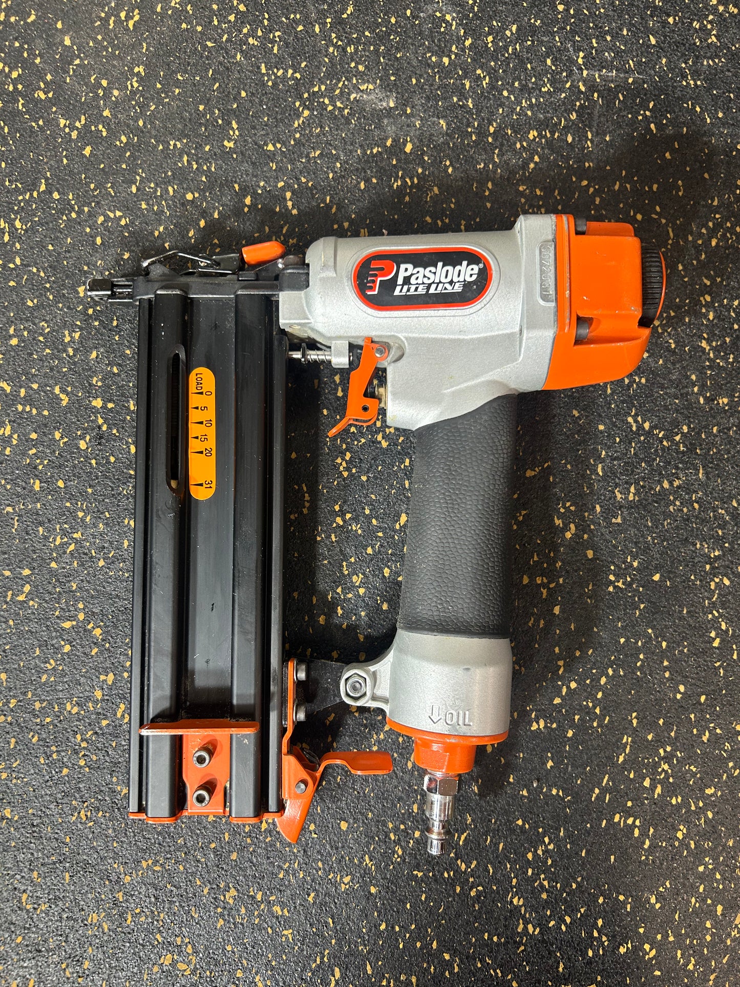 Paslode F18-200 18-Gauge Pneumatic Brad Nailer (comes with hard carrying case and 2 hex keys!)