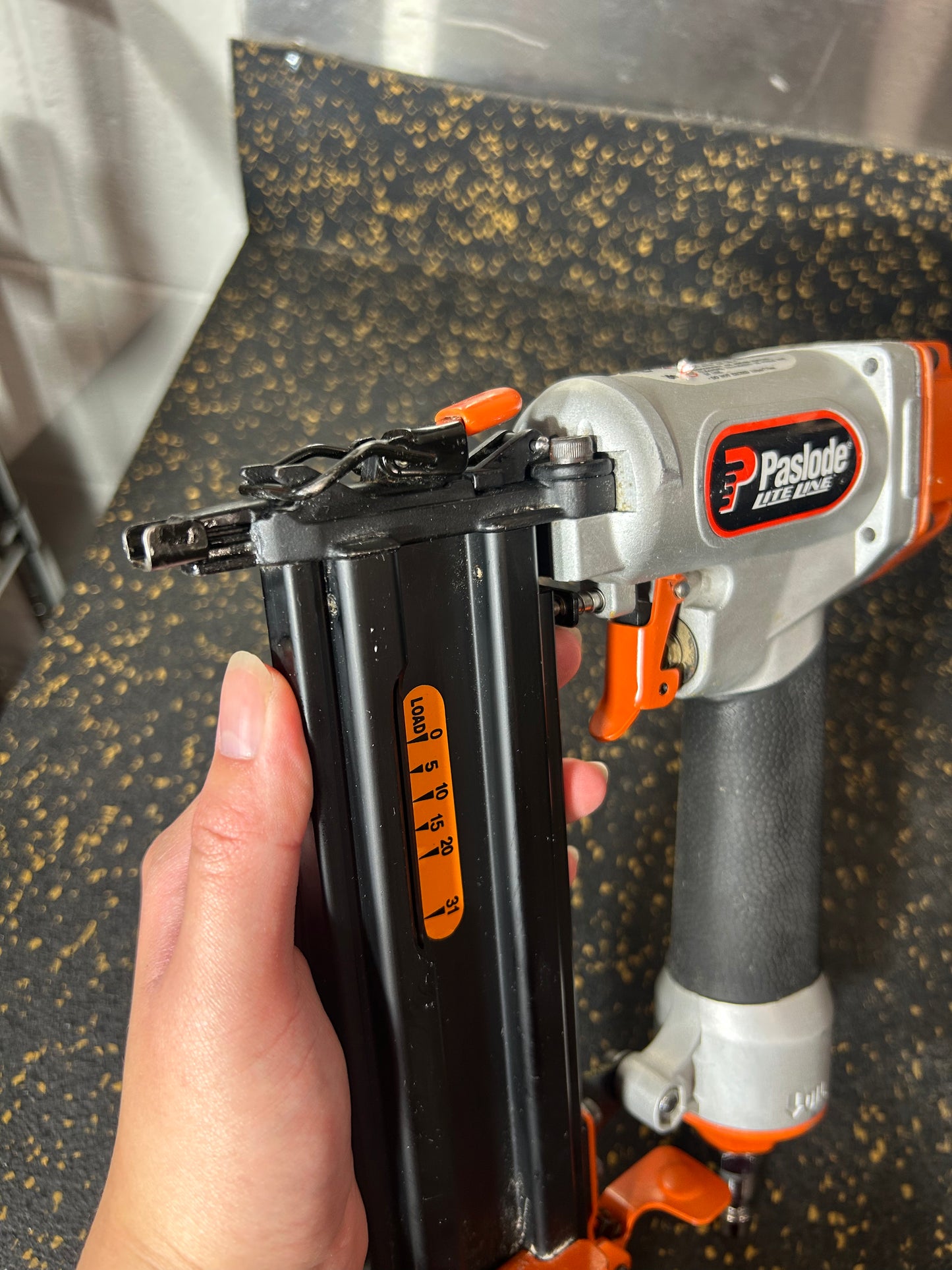 Paslode F18-200 18-Gauge Pneumatic Brad Nailer (comes with hard carrying case and 2 hex keys!)