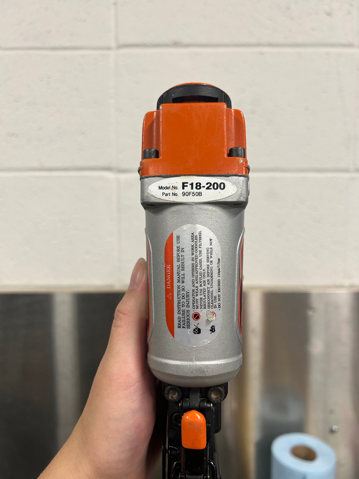 Paslode F18-200 18-Gauge Pneumatic Brad Nailer (comes with hard carrying case and 2 hex keys!)