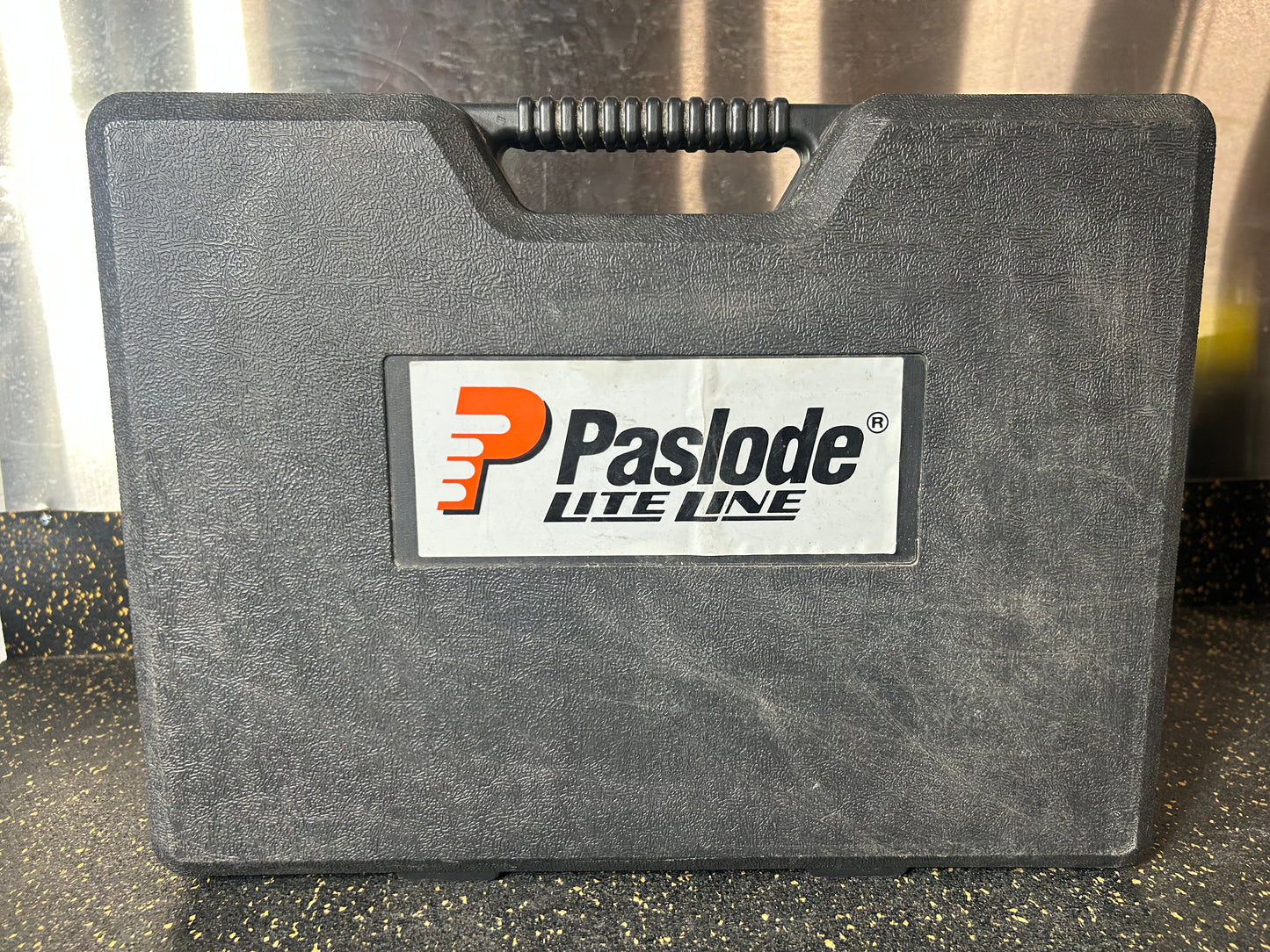 Paslode F18-200 18-Gauge Pneumatic Brad Nailer (comes with hard carrying case and 2 hex keys!)