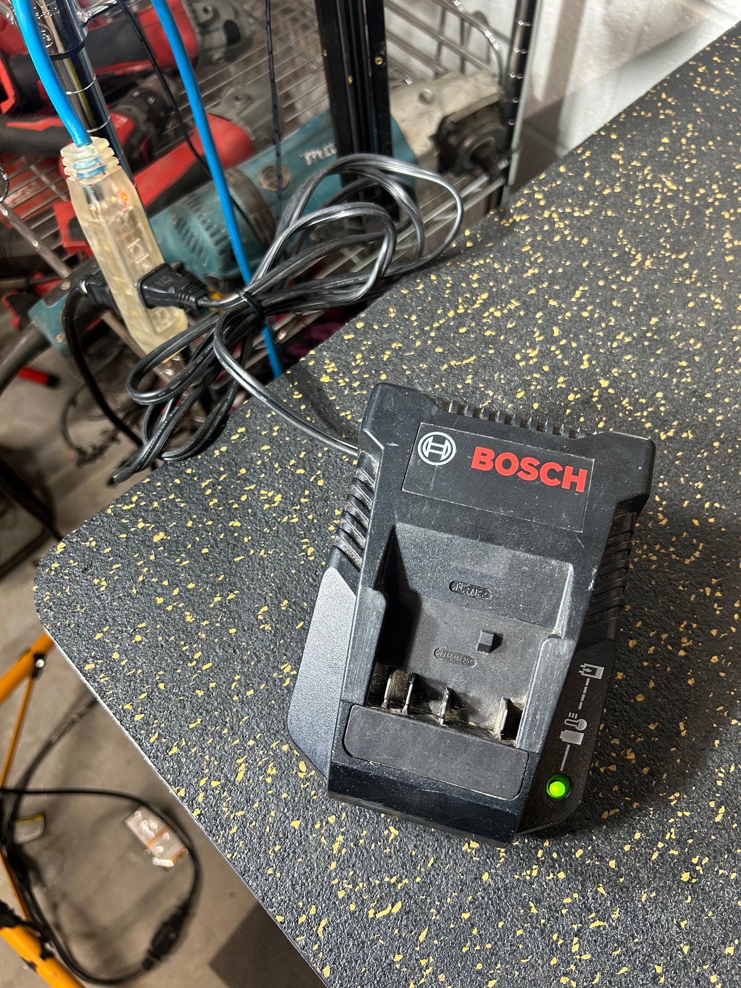 Bosch BC660 (18V Lithium-Ion 2-Amp Battery Charger)
