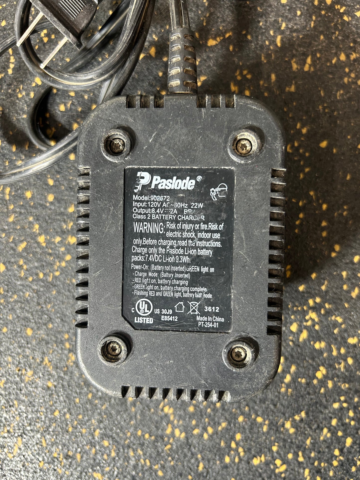 Paslode 902672 (7V Lithium-Ion 2-Amp Battery Charger)