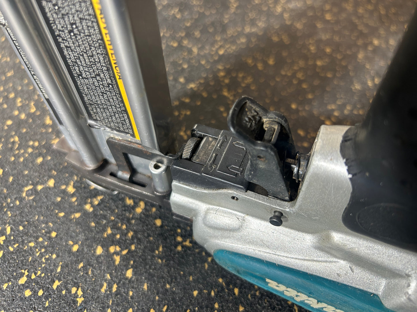 Makita AF505 2” 18-Gauge Lightweight Pneumatic Brad Nailer