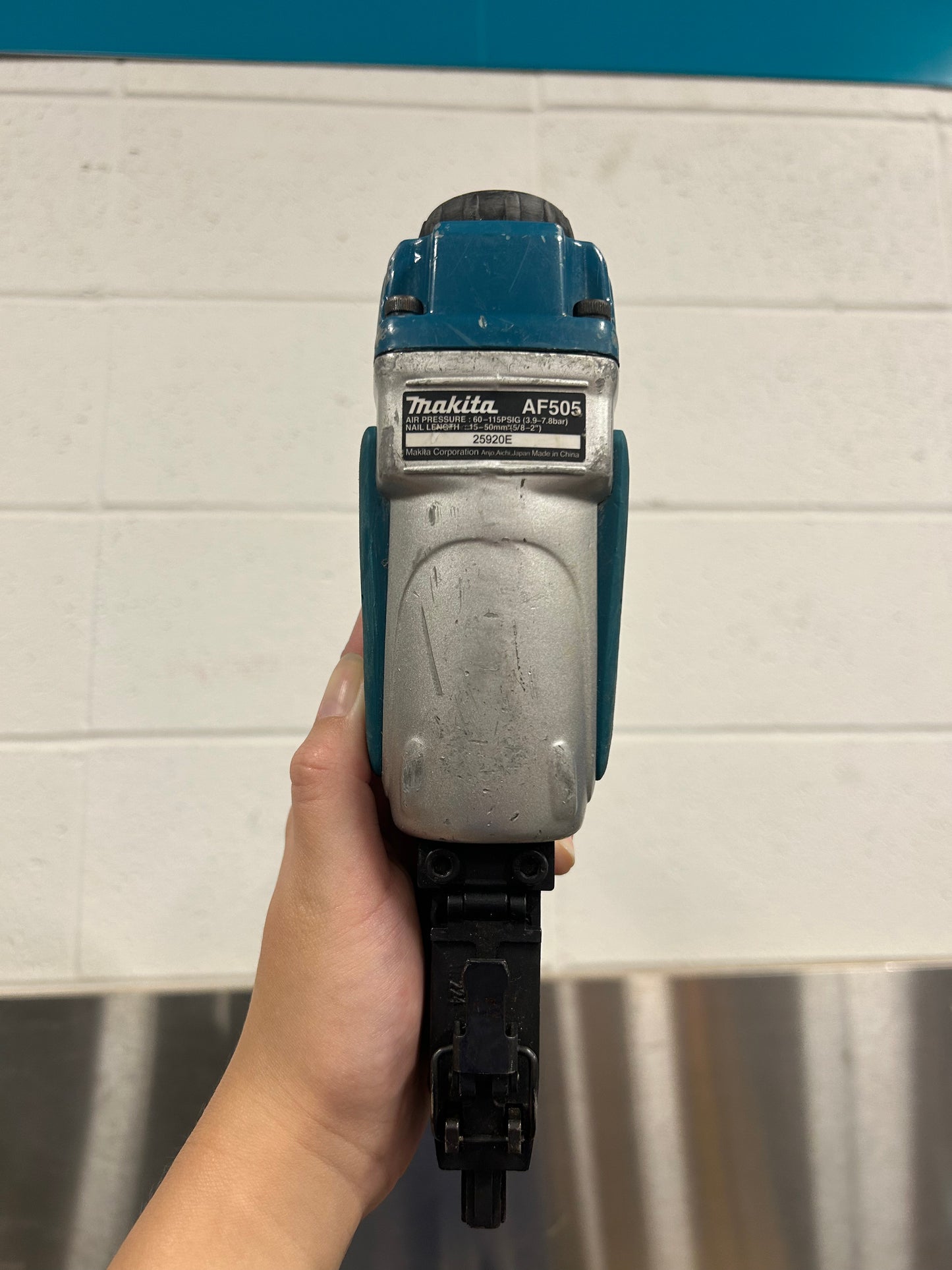 Makita AF505 2” 18-Gauge Lightweight Pneumatic Brad Nailer