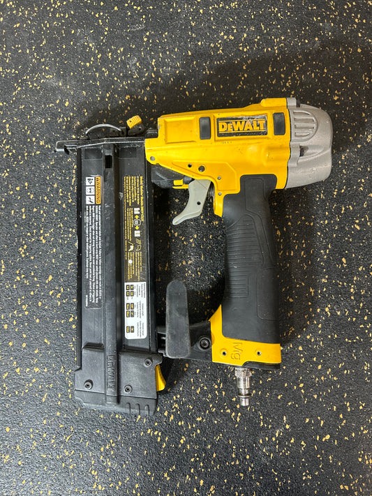 DEWALT 18-Gauge 2” Pneumatic Brad Nailer (DWFP12231)