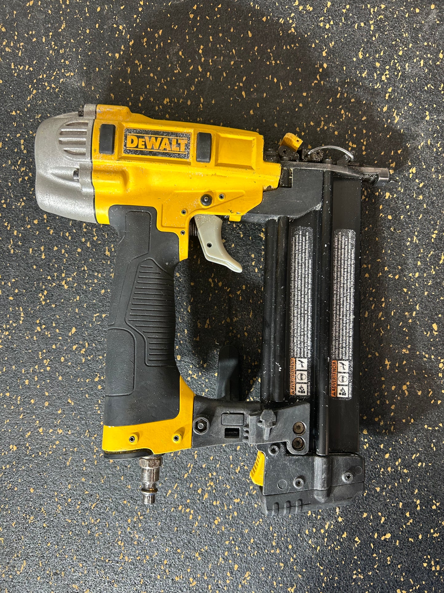 DEWALT 18-Gauge 2” Pneumatic Brad Nailer (DWFP12231)