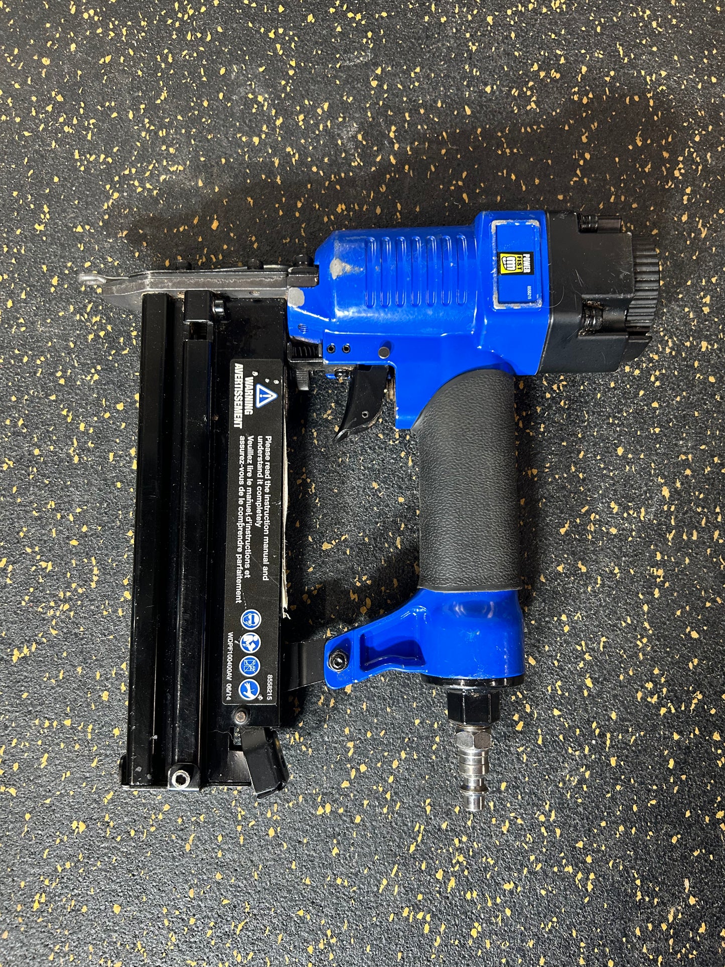 POWERFIST 2-in-1 18-Gauge Pneumatic Brad Nailer and Stapler (Model XAGD50/9040)