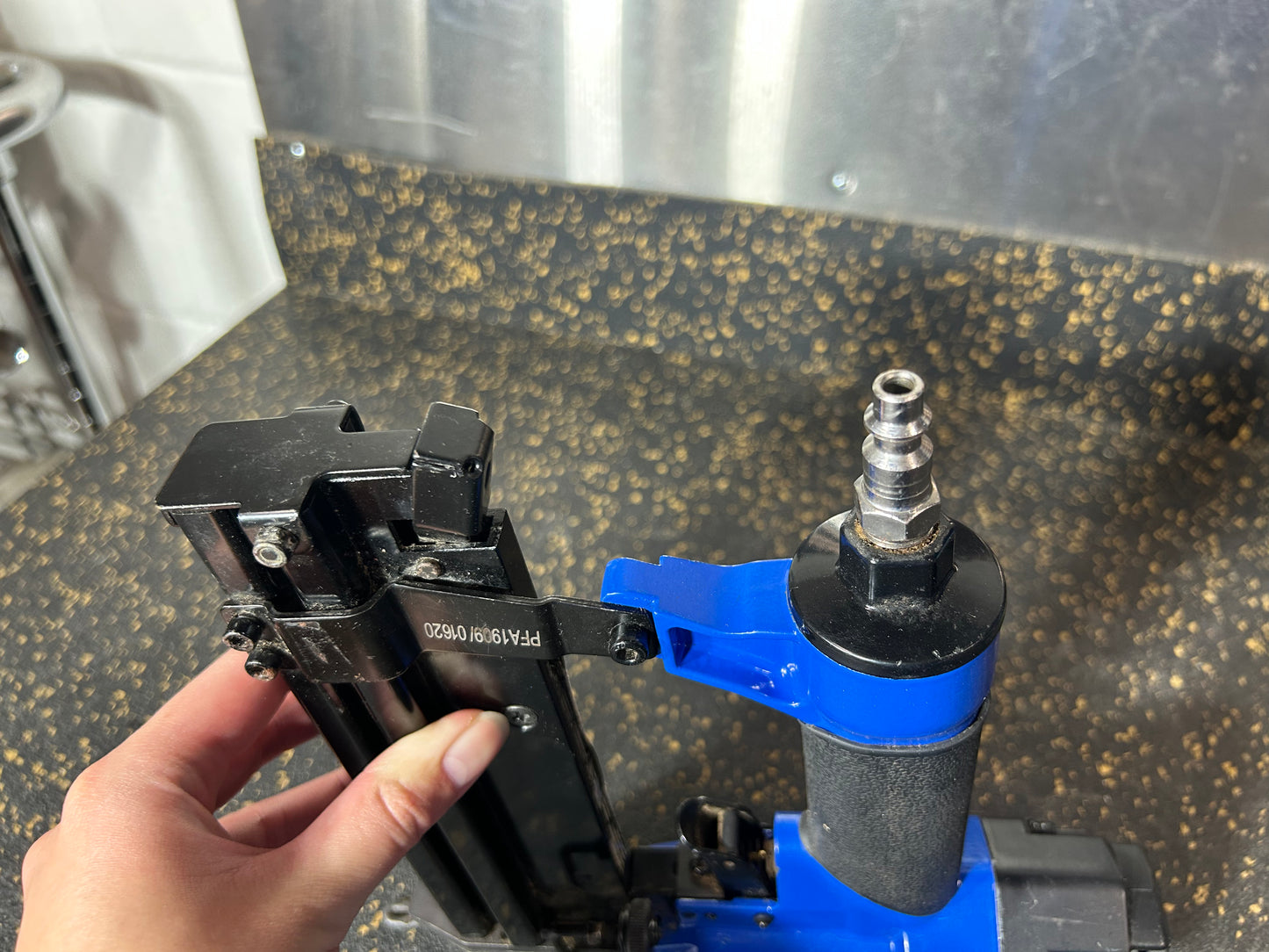 POWERFIST 2-in-1 18-Gauge Pneumatic Brad Nailer and Stapler (Model XAGD50/9040)