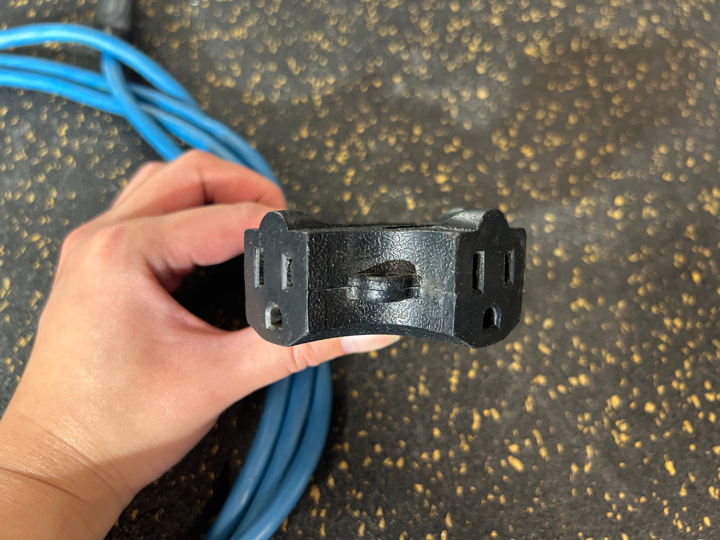 10-Foot Triple Outlet Outdoor Extension Cord (3-Prong, 16 AWG)