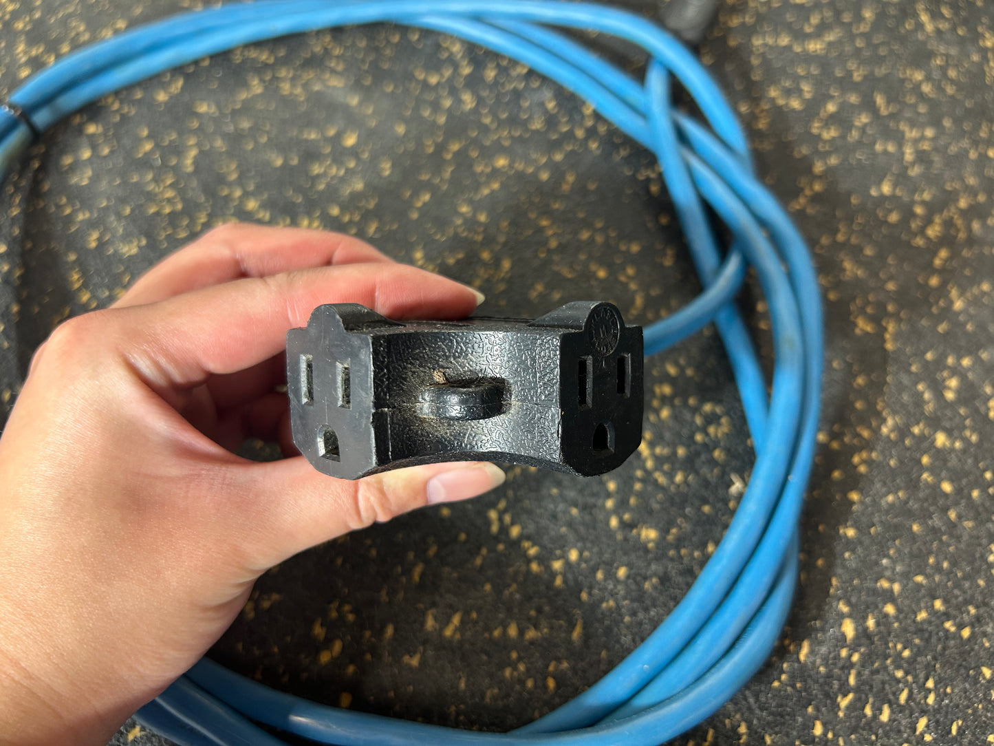 10-Foot Triple Outlet Outdoor Extension Cord (3-Prong, 16 AWG)