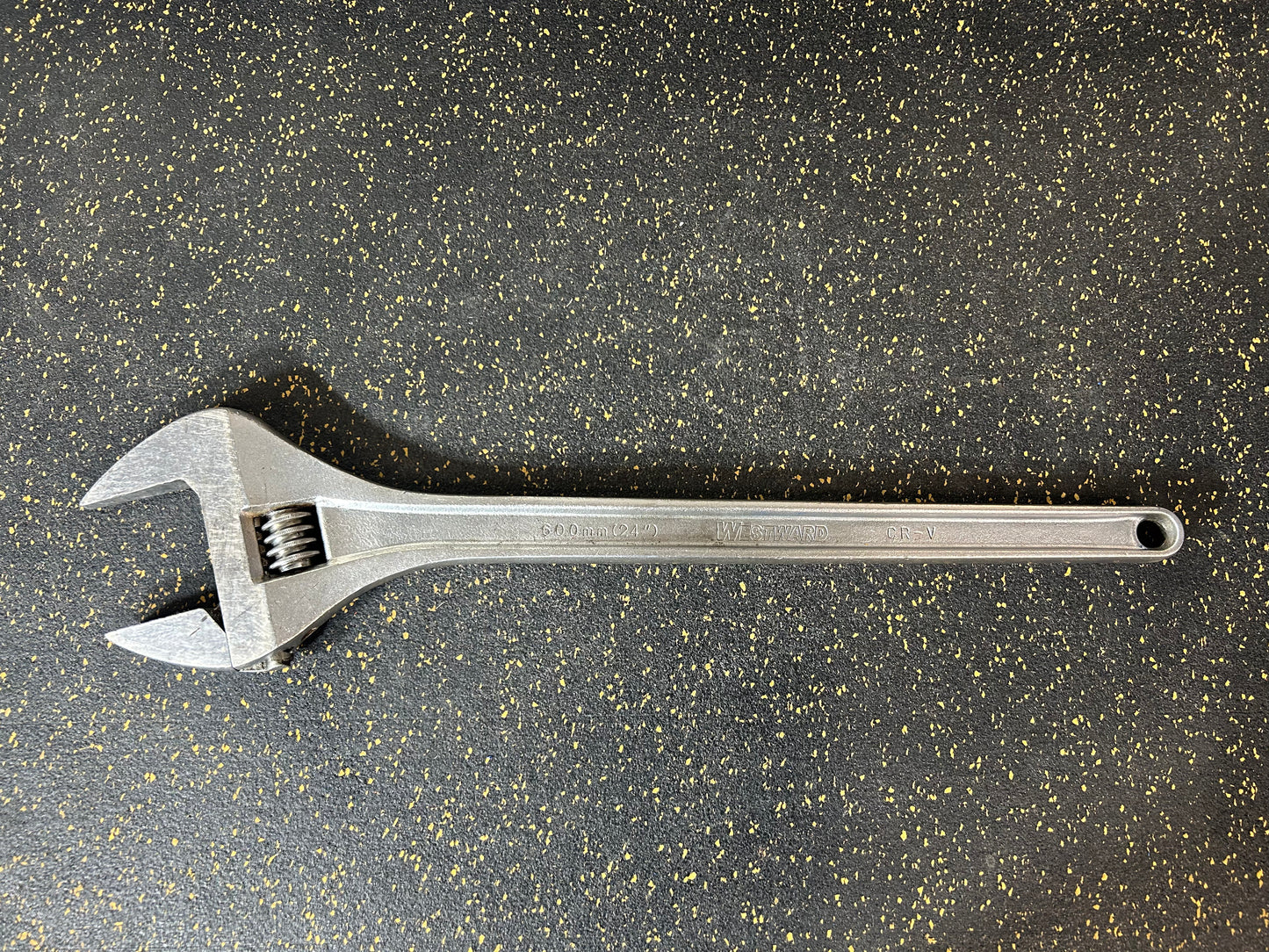 Westward 24” (600mm) Adjustable Wrench (Chrome Vanadium Steel, up to 2-3/4” Jaw, Model AP-24)