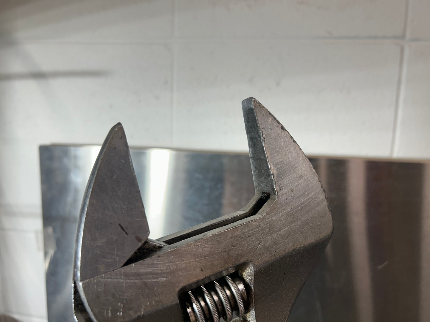 Westward 24” (600mm) Adjustable Wrench (Chrome Vanadium Steel, up to 2-3/4” Jaw, Model AP-24)