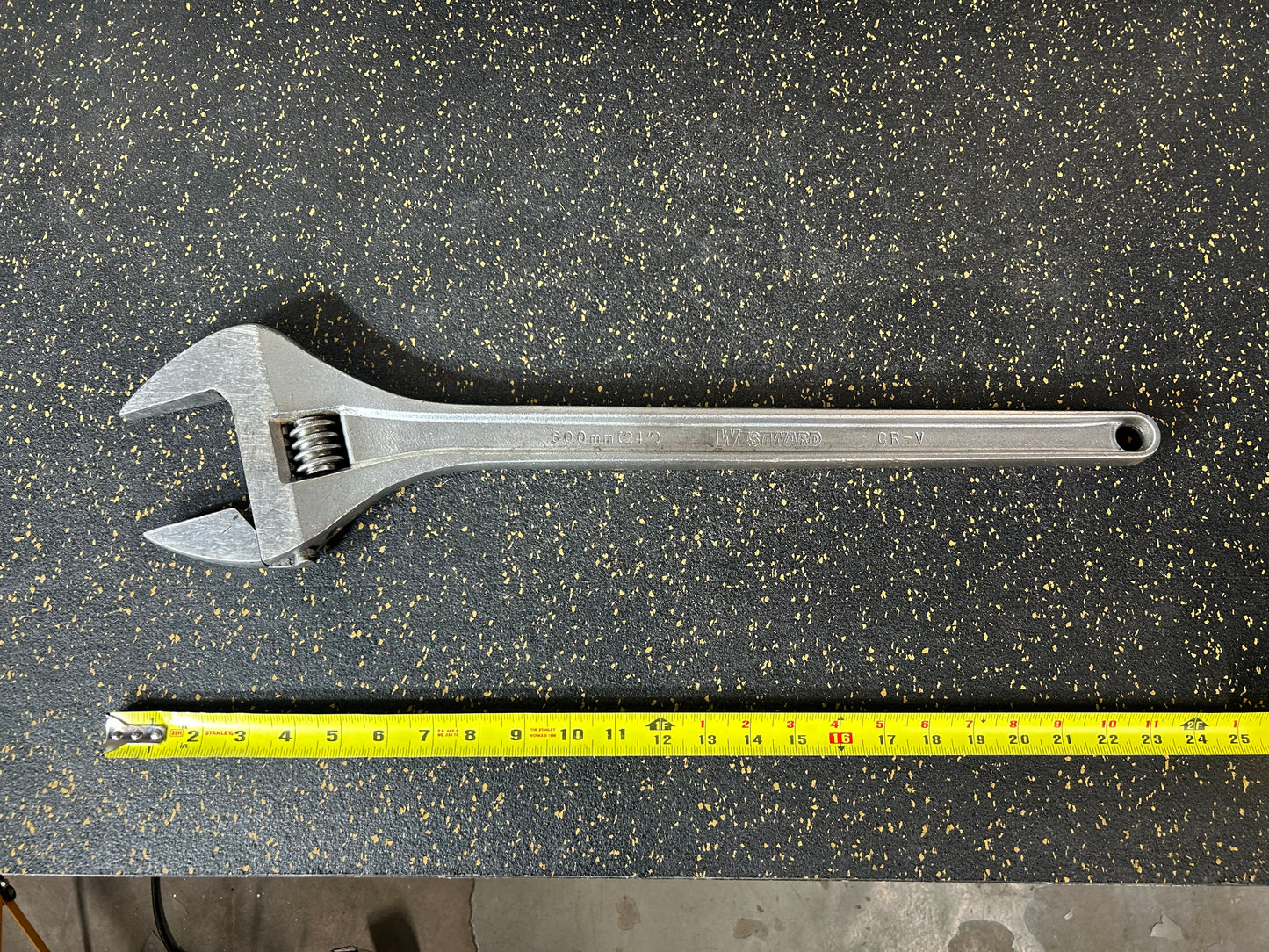 Westward 24” (600mm) Adjustable Wrench (Chrome Vanadium Steel, up to 2-3/4” Jaw, Model AP-24)