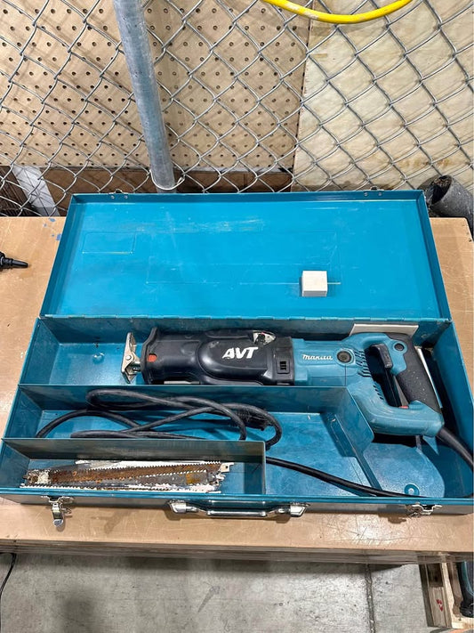 Makita 15 Amp Reciprocating Saw with Anti-Vibration