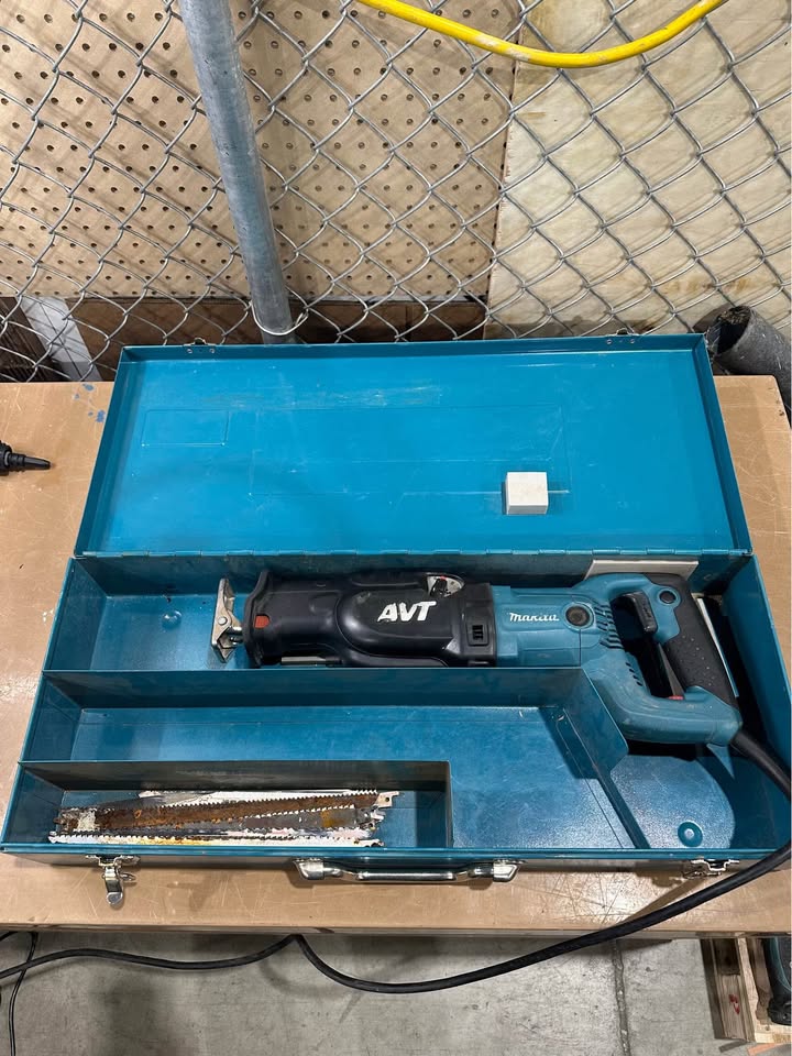 Makita 15 Amp Reciprocating Saw with Anti-Vibration