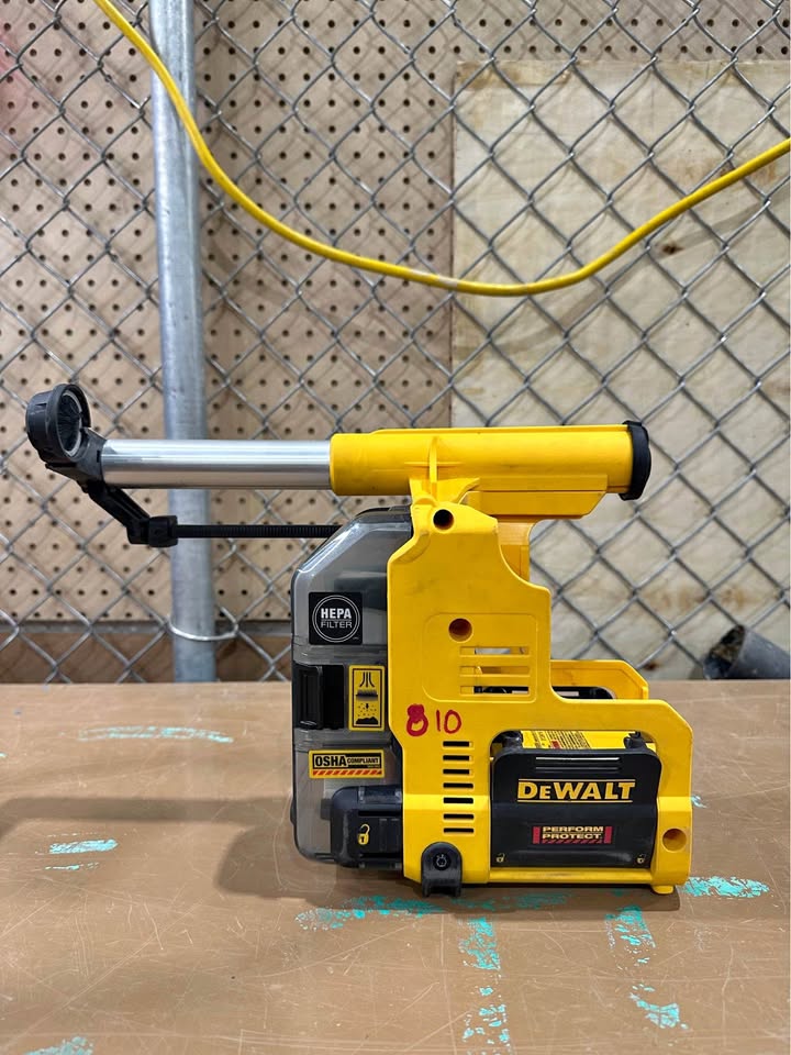 DeWalt Onboard Dust Extractor for 1-Inch SDS Plus Hammers