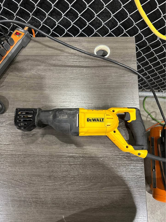 Dewalt DWE305 Corded Reciprocating Saw /Sawzall