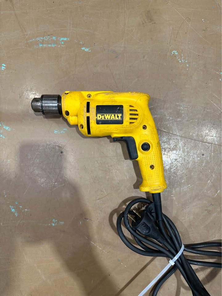 DeWalt DWE1014 Corded Power Drill