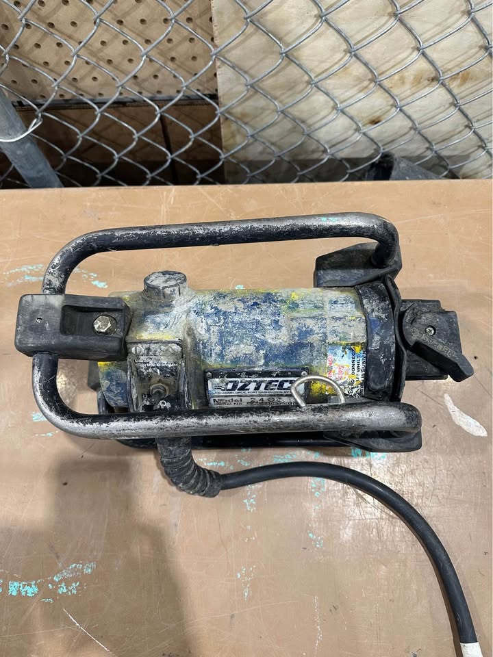 OZTEC 2.4OZ 2.25 HP 17 Amp Concrete Vibrator Motor with Quick Disconnect
