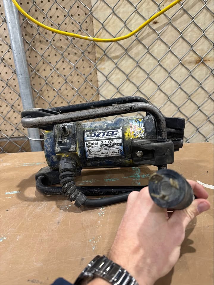 OZTEC 2.4OZ 2.25 HP 17 Amp Concrete Vibrator Motor with Quick Disconnect