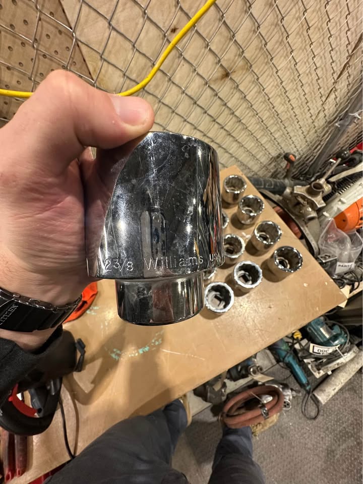 Williams X-1276 Shallow 12 Point Socket 2 3/8”
