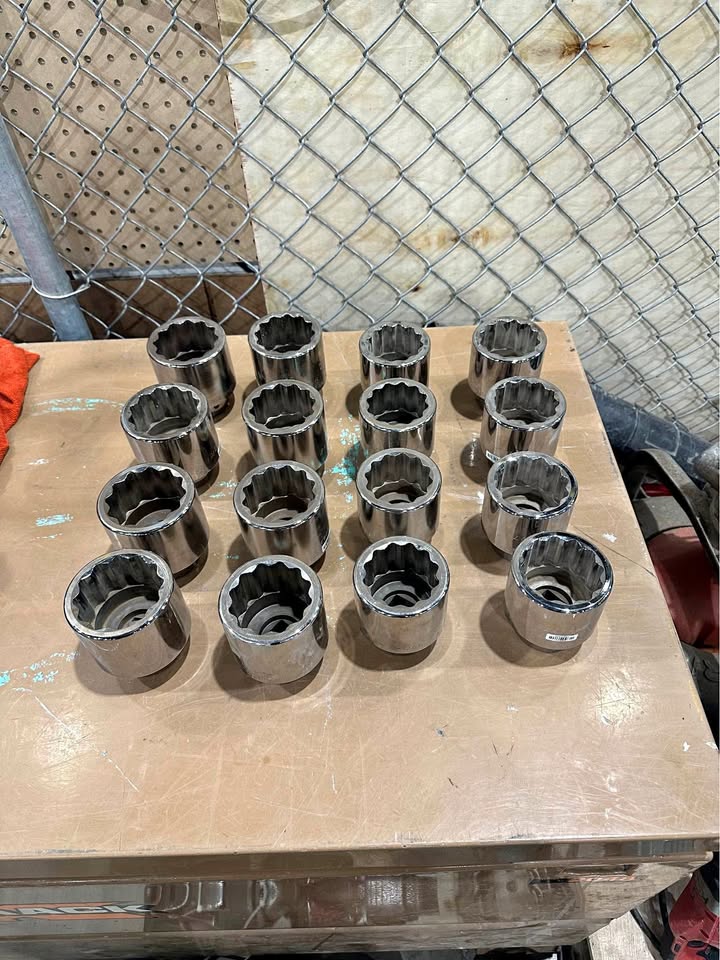 Williams X-1276 Shallow 12 Point Socket 2 3/8”