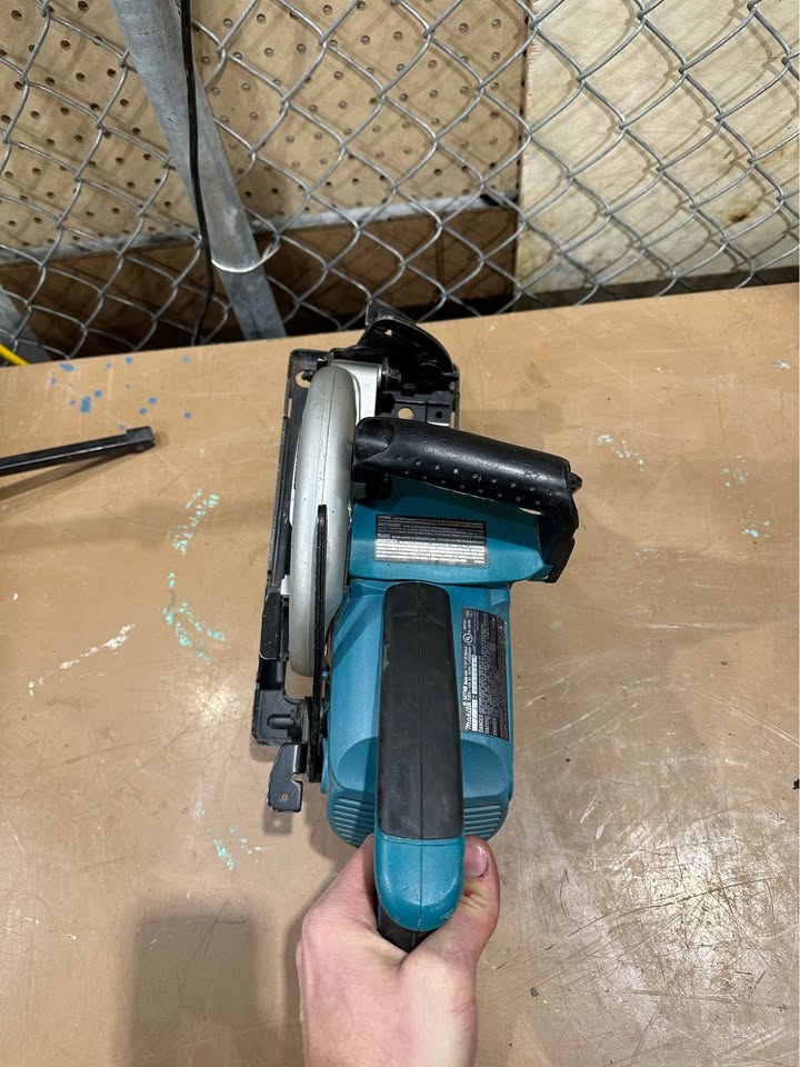 Makita 7 1/4” Hypoid Circular Saw with Hardened Steel Gears for Heavy-Duty Cutting