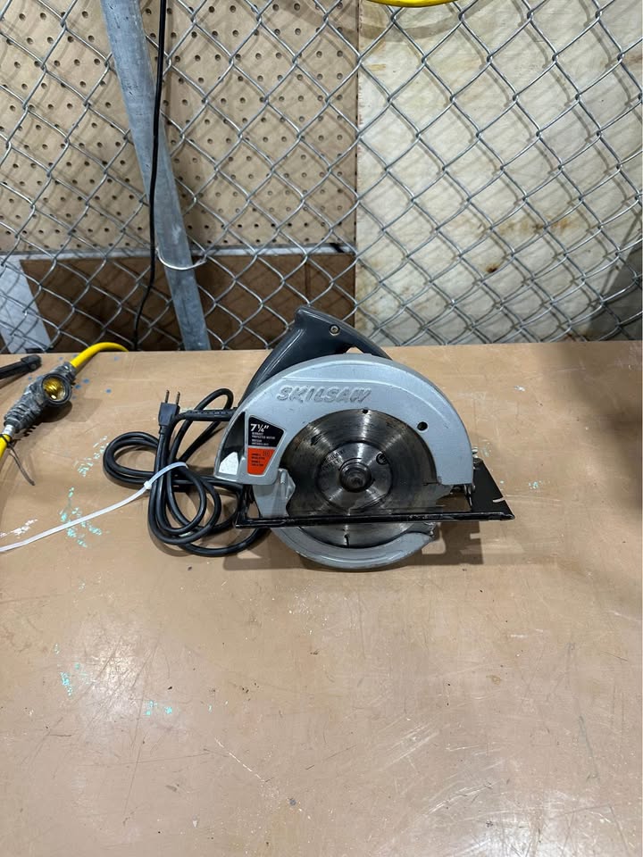 Skilsaw 7 1/4” Circular Saw - Heavy-Duty Power Tool for Contractors