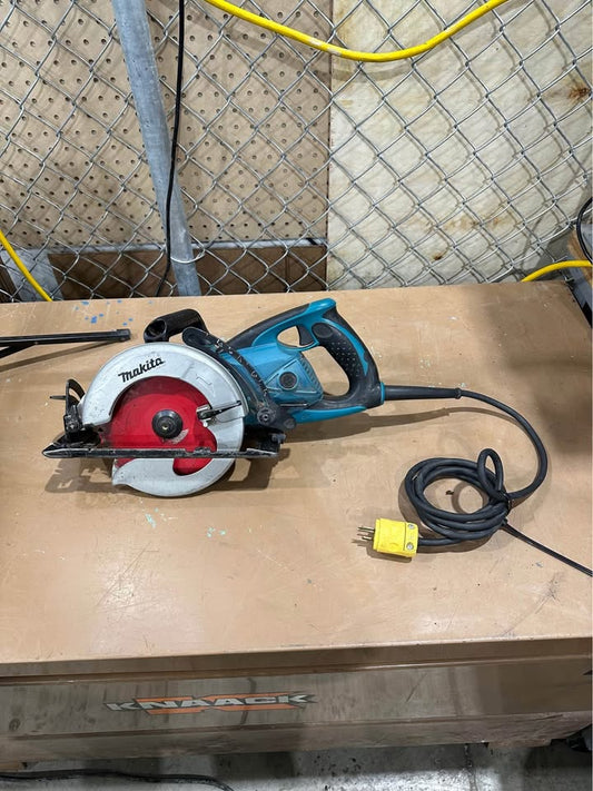 Makita 7 1/4” Hypoid Circular Saw with Hardened Steel Gears for Heavy-Duty Cutting